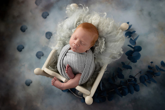HOLDEN_13DAYS-22