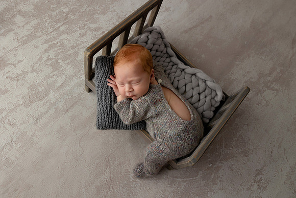 HOLDEN_13DAYS-11