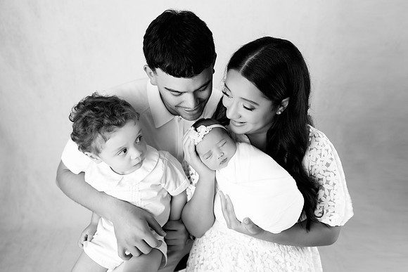 AVA_10DAYS-72bw