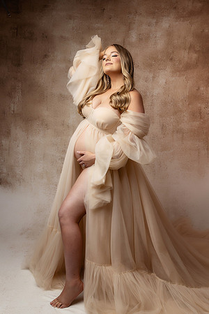 TAYLOR_MATERNITY-21
