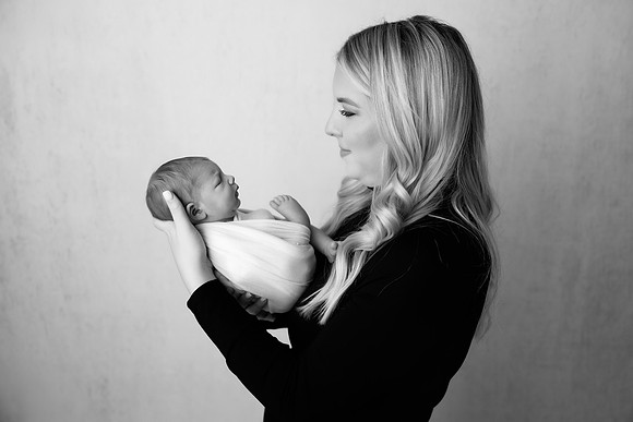 CADEN_8DAYS-88bw
