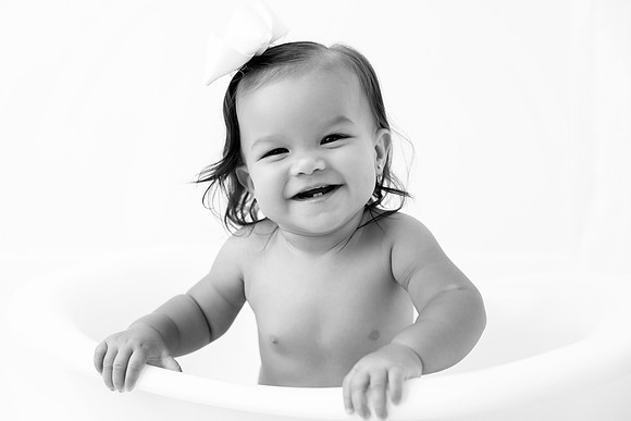 AVA_1YEAR-4bw