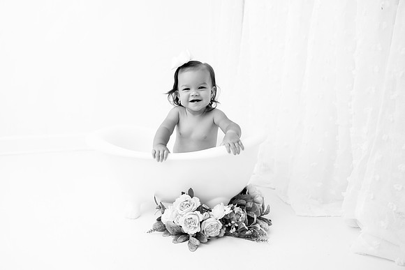 AVA_1YEAR-1bw