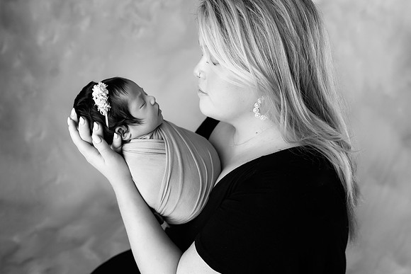 AVA_11DAYS-49bw