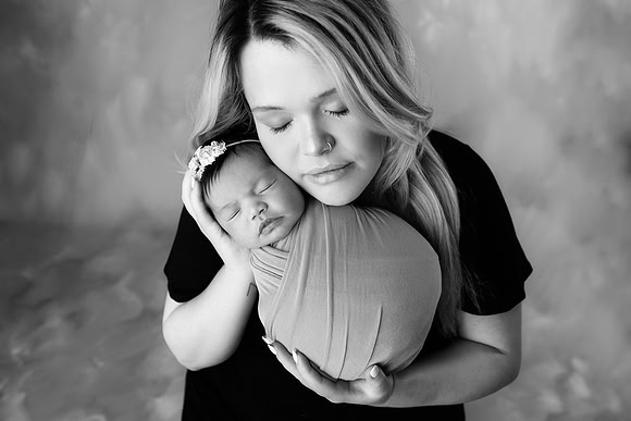 AVA_11DAYS-46bw