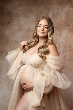 TAYLOR_MATERNITY-19