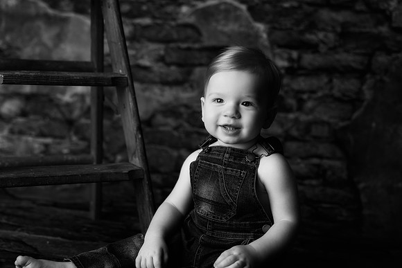 LEO_1YEAR-7bw