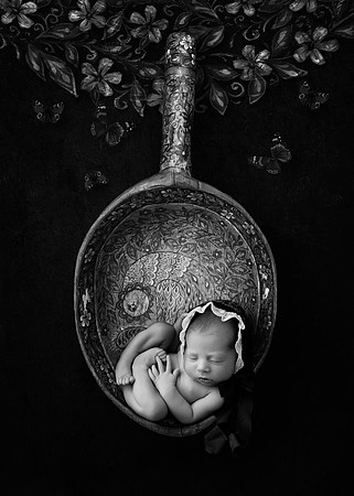 KINSLEY_8DAYS-2