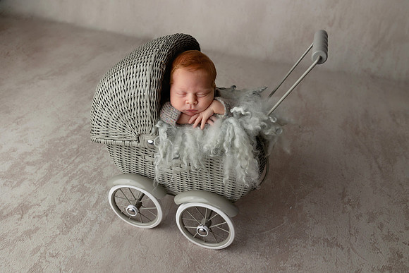 HOLDEN_13DAYS-18