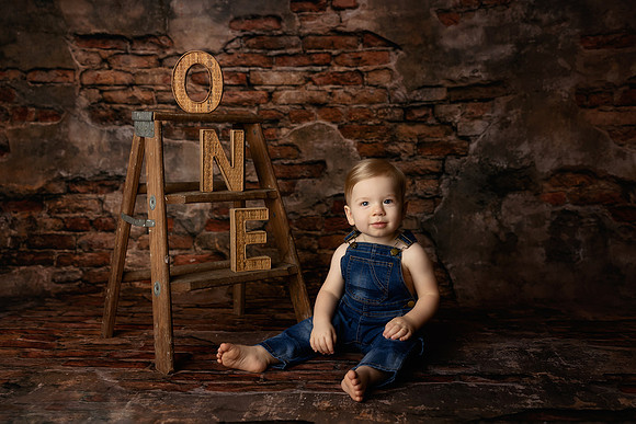 LEO_1YEAR-1