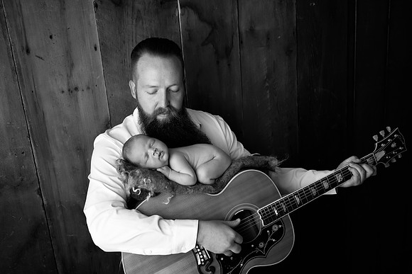 EZRA_13DAYS-90bw