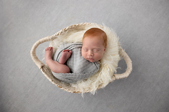 HOLDEN_13DAYS-26