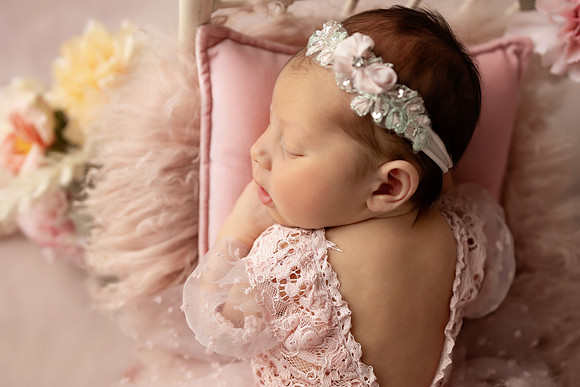 KINSLEY_8DAYS-11