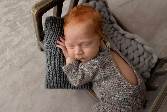 HOLDEN_13DAYS-12