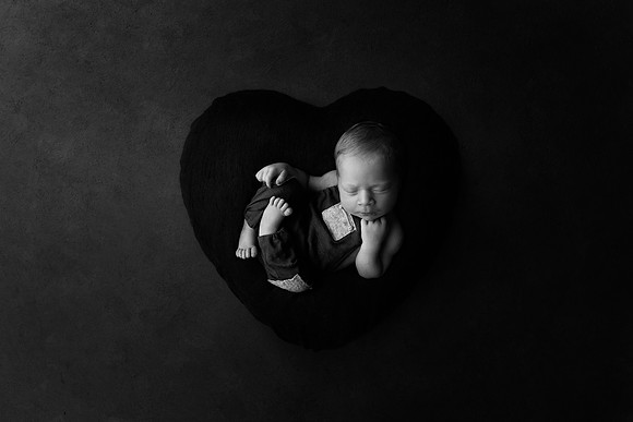 HOLDEN_13DAYS-25