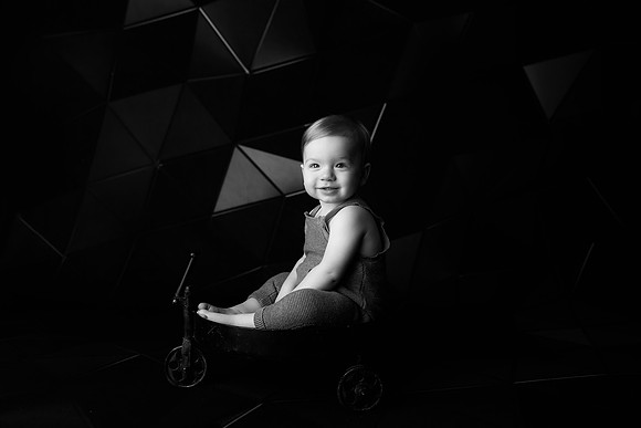 LEO_1YEAR-13bw
