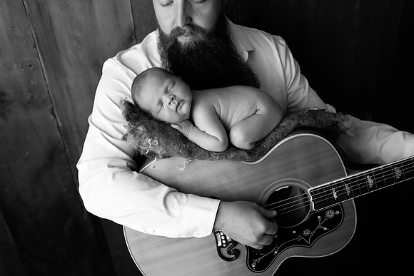EZRA_13DAYS-88bw