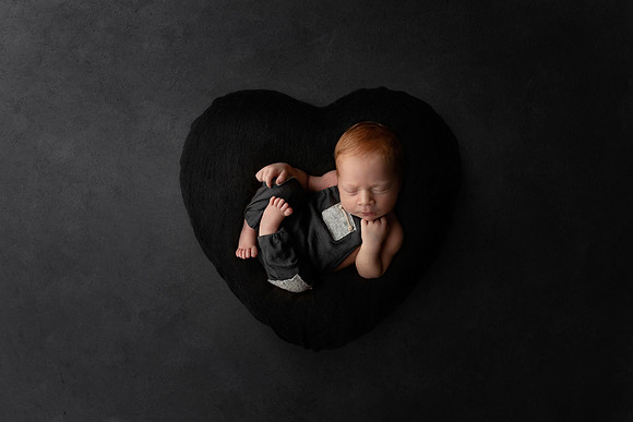 HOLDEN_13DAYS-24