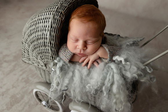 HOLDEN_13DAYS-19