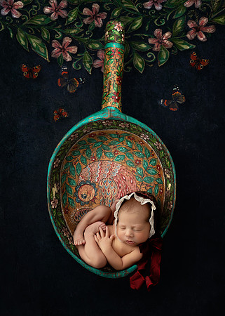 KINSLEY_8DAYS-1