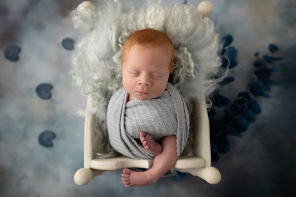 HOLDEN_13DAYS-23