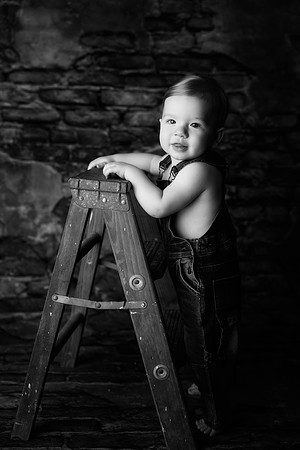 LEO_1YEAR-8bw
